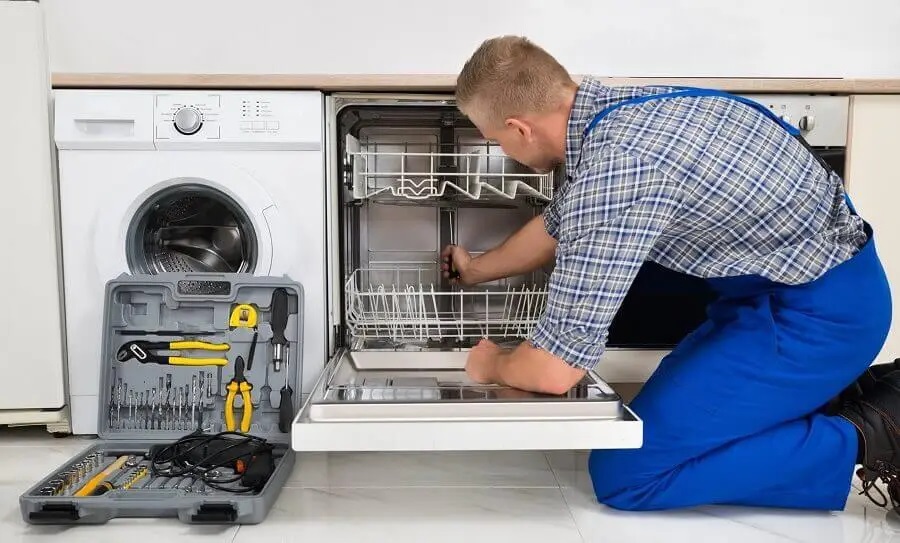 Kandıra İmmergas servisi teknisyen ekibi beyaz eşya tamiri yaparken